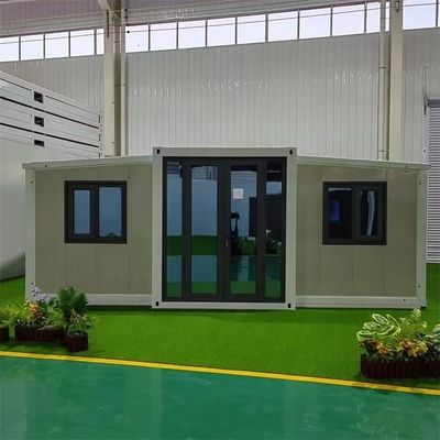 Maison de conteneurs à double aile de 40 pieds avec conception et toit en panneau sandwich EPS