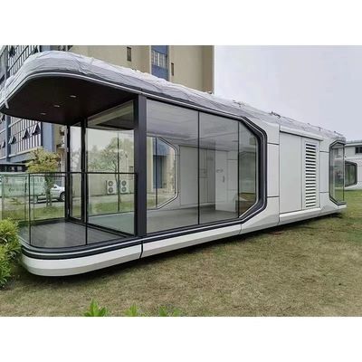 Découvrez le luxe dans une maison capsule avec une vue plus large