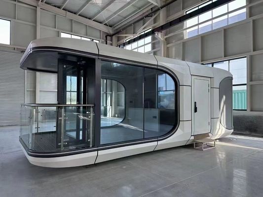 Découvrez le luxe dans une maison capsule avec une vue plus large