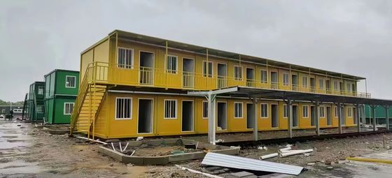 Assembler efficacement maison de conteneurs avec plancher en PVC facile d'installation abordable
