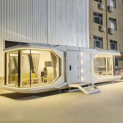 Cottage lumineux en verre extérieur personnalisé pour les couples vacances dans un style de design contemporain