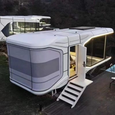 Cottage lumineux en verre extérieur personnalisé pour les couples vacances dans un style de design contemporain